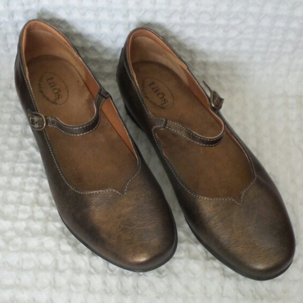 Taos Class Womens Mary Jane Straps Slip On Loafer Shoes Bronze Metallic Size 8.5